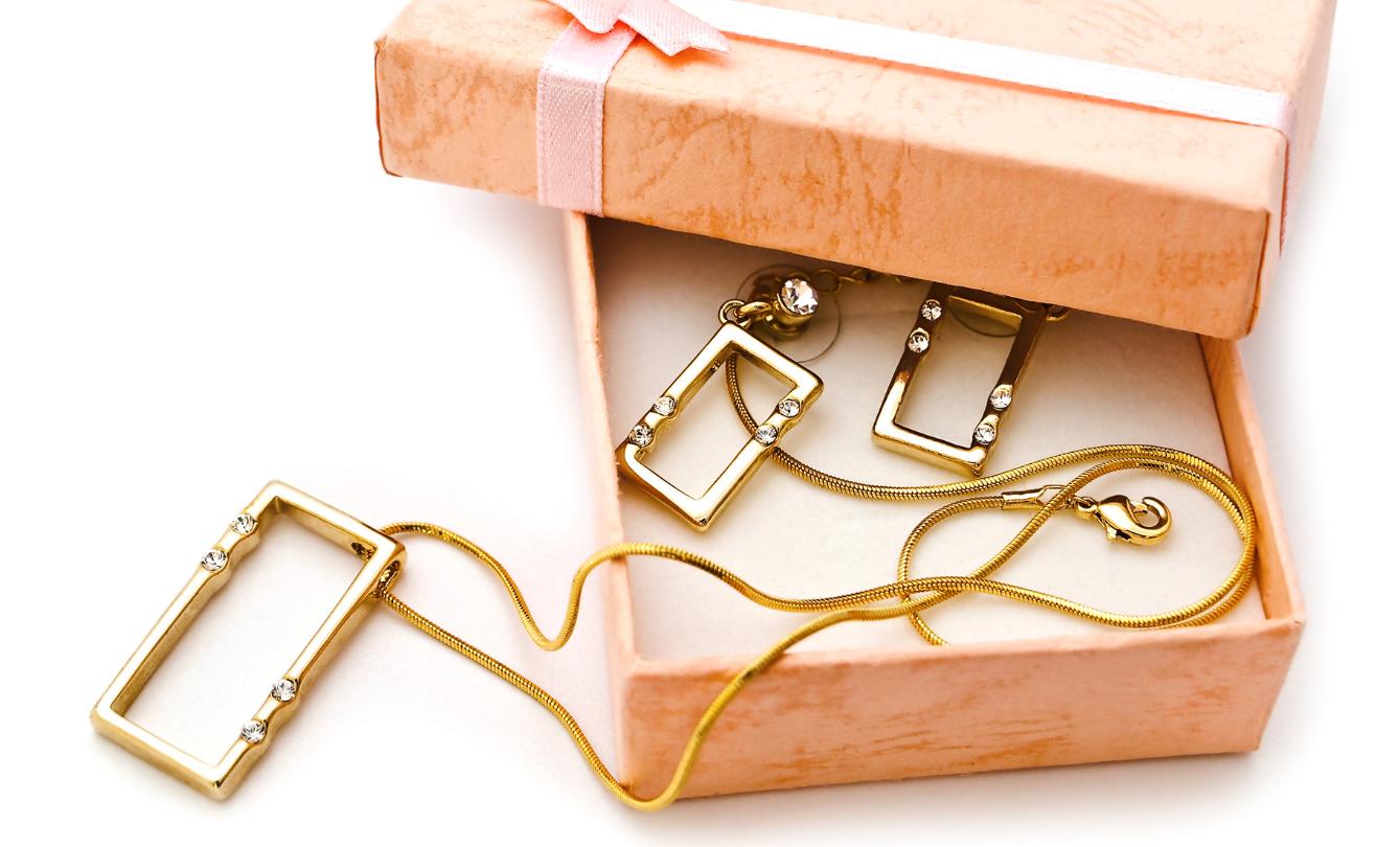 Gold jewelry set in gift box