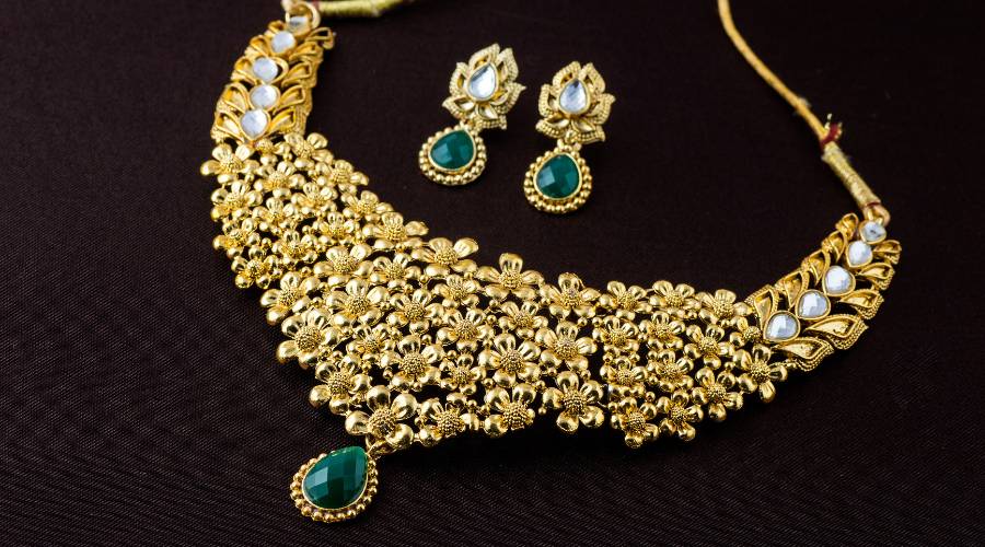 Kundan jewellery