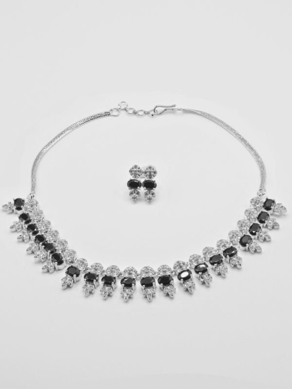 Elegant black and silver necklace and bracelet set