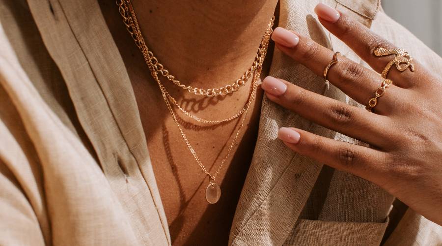 layered-jewellery