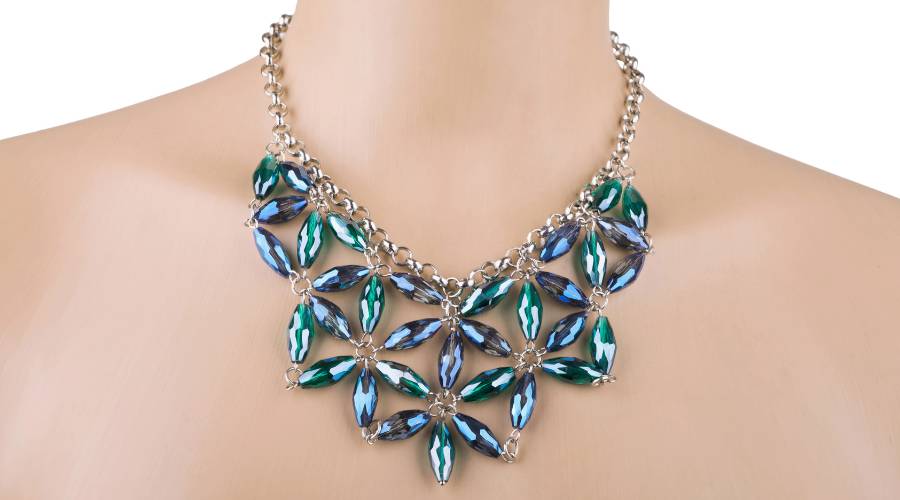 statement-necklace